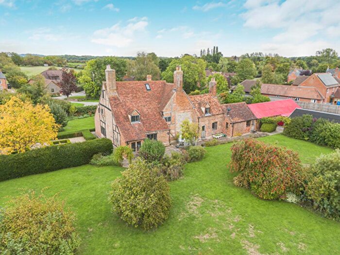 4 Bedroom Equestrian Facility For Sale In Salters Lane, Ludgershall, Aylesbury, Buckinghamshire, HP18