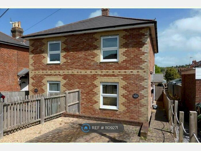 2 Bedroom Semi-Detached House To Rent In New Road, Wootton Bridge, PO33