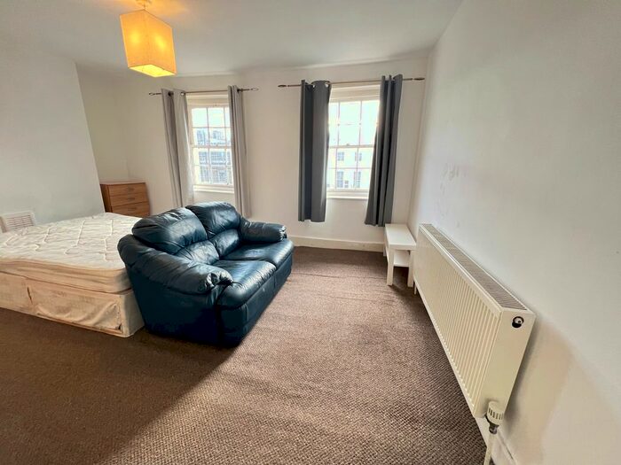 1 Bedroom Flat To Rent In Holloway Road, London, N19