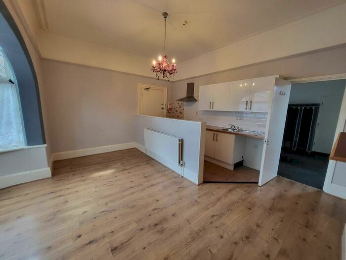 1 Bedroom Flat To Rent In Flat, Windsor Road, DN2