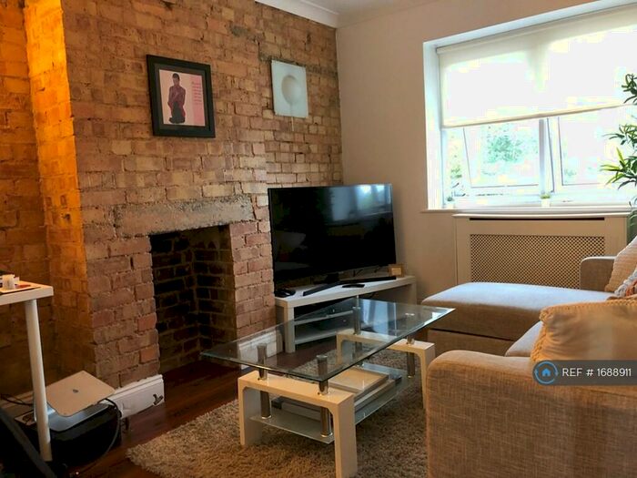 1 Bedroom Flat To Rent In Chigwell, Essex, IG7