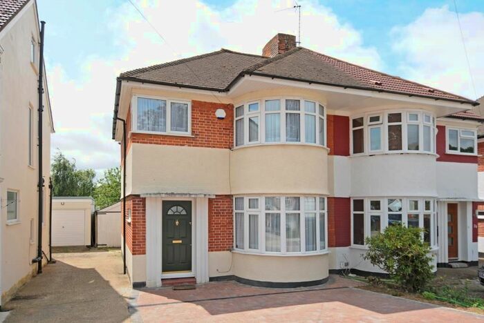 3 Bedroom Semi-Detached House To Rent In Stanmore, Harrow, HA7