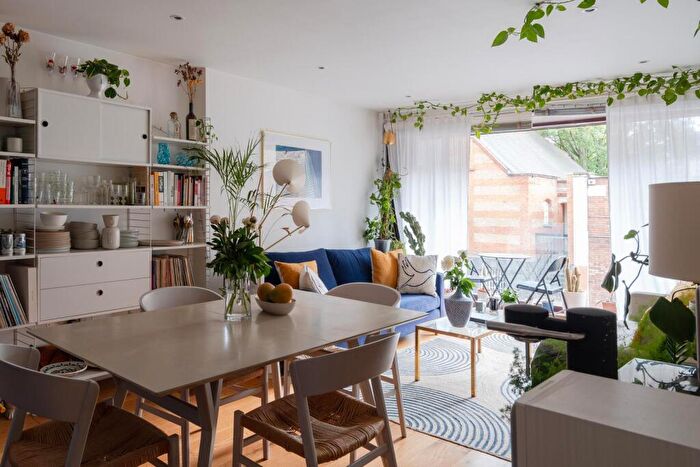 2 Bedroom Flat For Sale In London, N1