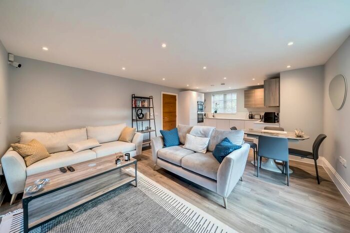 1 Bedroom Flat To Rent In Ashridge Close, Finchley, N3