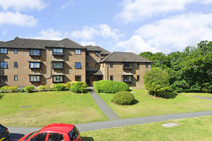 2 Bedroom Flat For Sale In Twycross Road, Godalming, Surrey, GU7