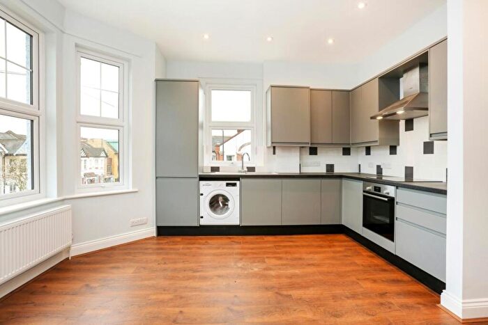 3 Bedroom Flat To Rent In Okehampton Road, Kensal Rise, NW10