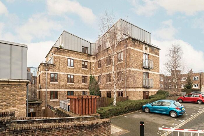 2 Bedroom Flat For Sale In East Hill, London, SW18
