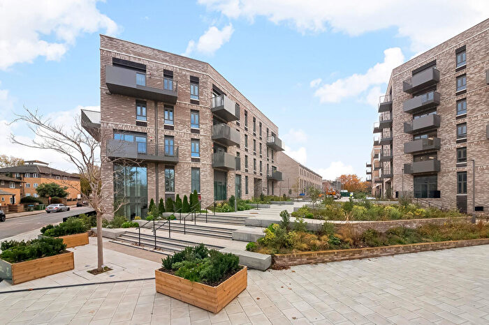 3 Bedroom Flat To Rent In Trinity Park, Woolwich, SE18