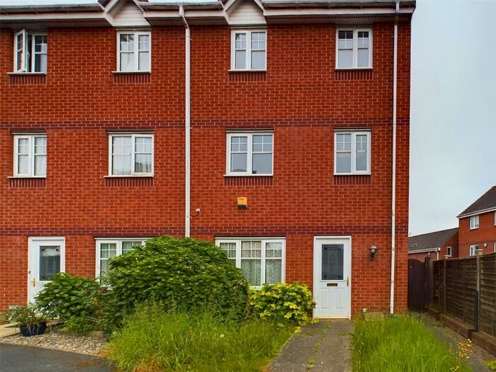 4 Bedroom Semi-Detached House To Rent In Chesterton Gardens, Worcester, Worcestershire, WR5