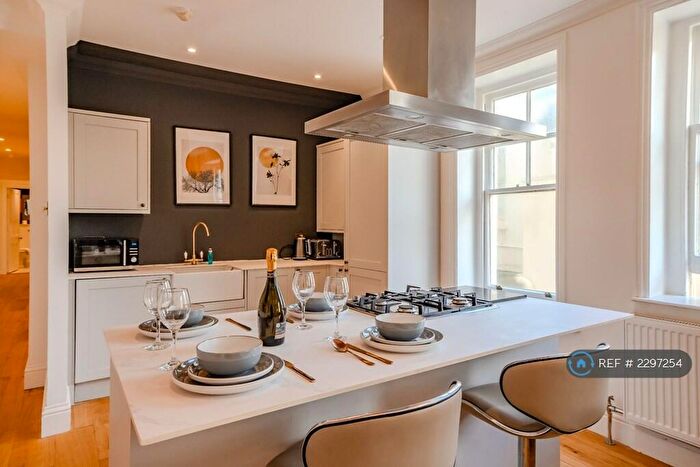 2 Bedroom Flat To Rent In Adelaide Mansions, Hove, BN3