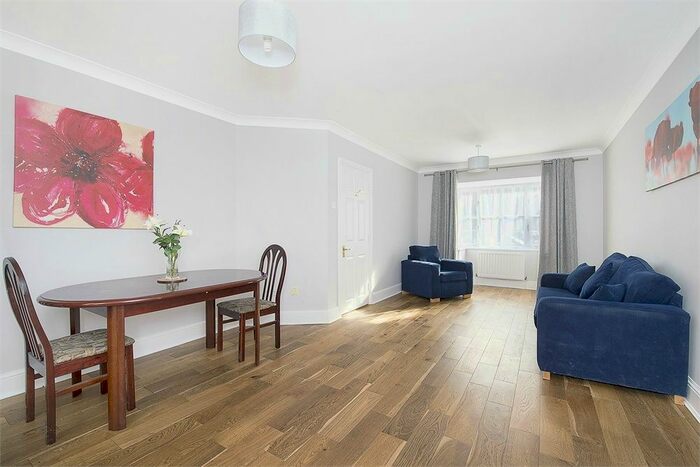 3 Bedroom End Of Terrace House To Rent In Cottesloe Mews, Waterloo, London, SE1
