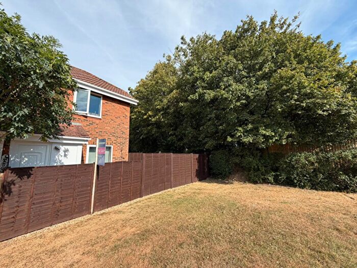 1 Bedroom Semi Detached House For Sale In Kimbolton Close, Swindon, Wiltshire, SN5