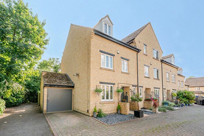 4 Bedroom End Of Terrace House For Sale In Grangers Place, Witney, OX28