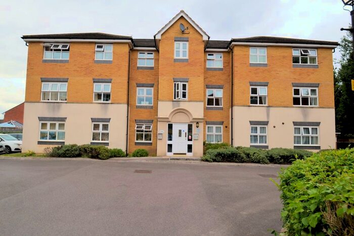 1 Bedroom Flat To Rent In Martingale Chase, Newbury, RG14