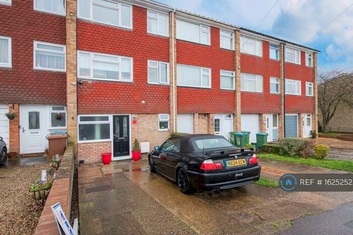 4 Bedroom Terraced House To Rent In Cam Mead, Aylesbury, HP21
