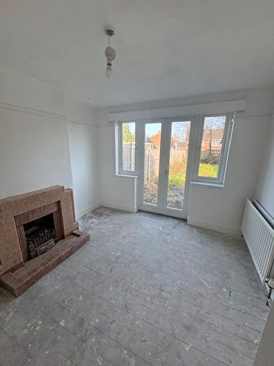 3 Bedroom Semi Detached House To Rent In Richmond Hill, Luton, LU2