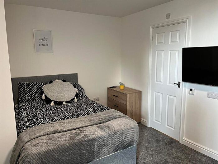 1 Bedroom Private Halls To Rent In Park Square, LA1