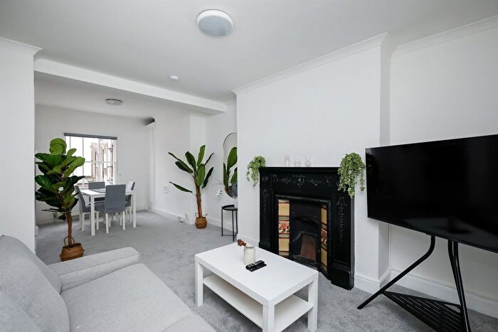 2 Bedroom Flat To Rent In Portobello Road, Notting Hill, W11