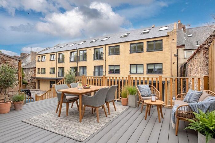 3 Bedroom Penthouse For Sale In High Street, Linlithgow, EH49