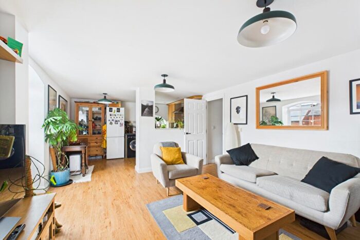 1 Bedroom Flat For Sale In Tooleys Mill, Old Road, Linslade, LU7