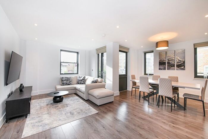 2 Bedroom Flat To Rent In Albany Court, Spring Grove, W4