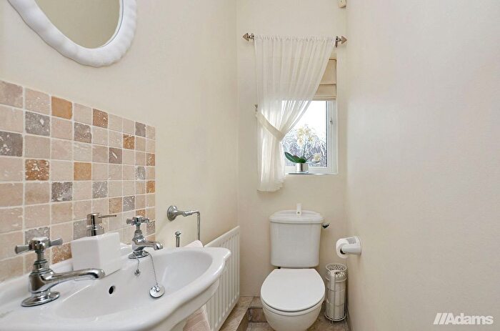 4 Bedroom Detached House For Sale In Pinners Fold, Norton, WA7
