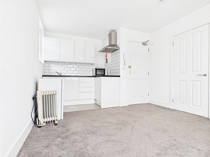 1 Bedroom Property To Rent In Rowlands Road, Worthing, West Sussex, BN11