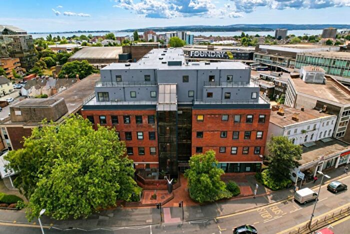2 Bedroom Flat For Sale In High Street North, Poole, BH15