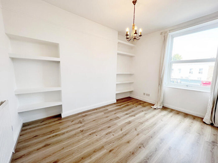 1 Bedroom Flat To Rent In New Cross Road, New Cross, SE14