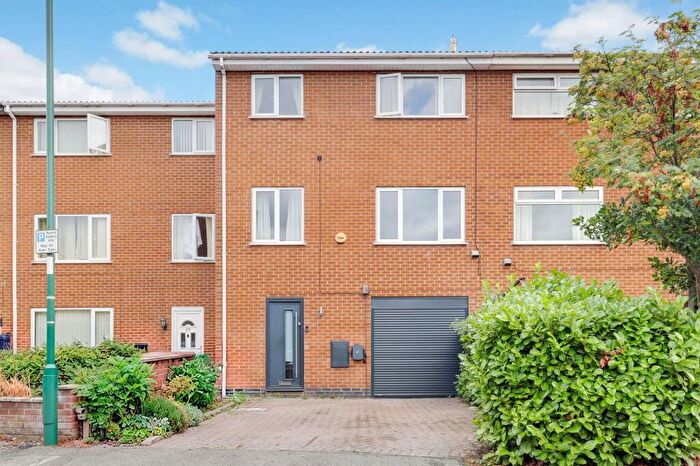 3 Bedroom Terraced House For Sale In Aaron Close, Nottingham, NG11