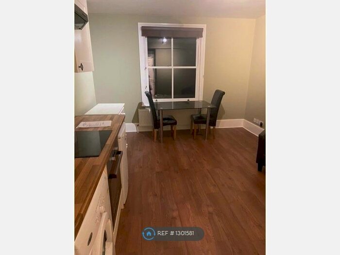 1 Bedroom Flat To Rent In Bedford Hill, London SW12