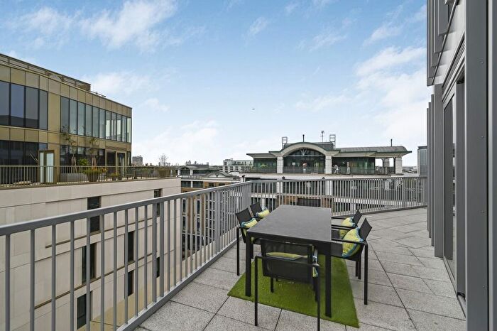 3 Bedroom Flat To Rent In Warwick Lane, London, W14