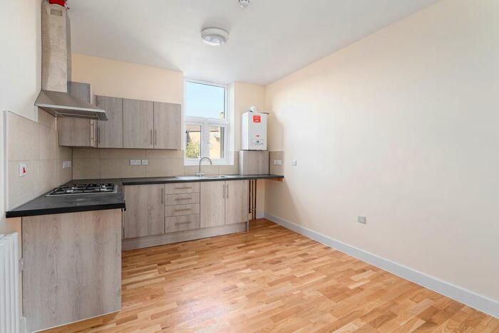 2 Bedroom Flat To Rent In High Rd Leytonstone, London, E11