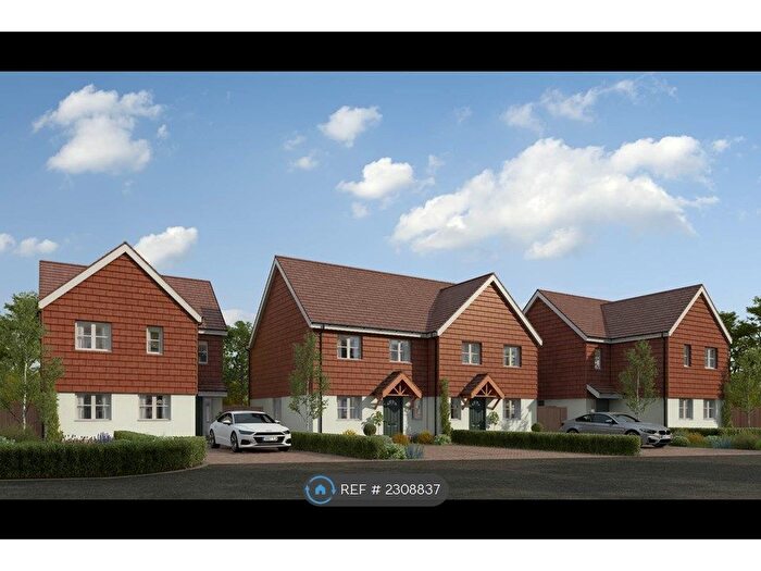 3 Bedroom Semi-Detached House To Rent In Great Oaks, Hellingly, BN27