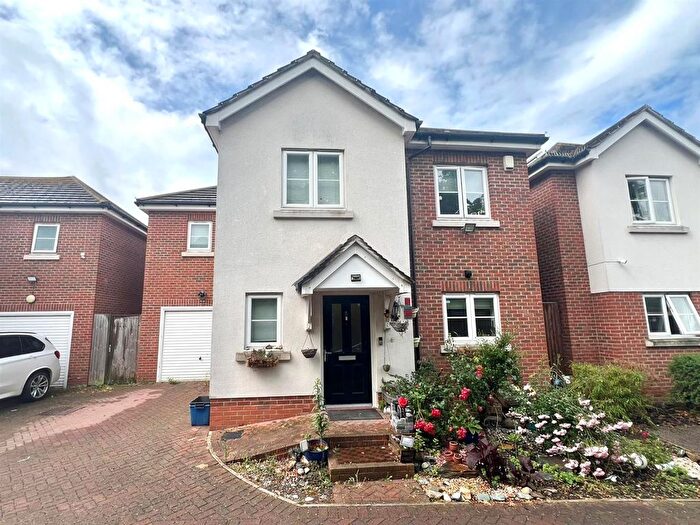5 Bedroom Detached House To Rent In Lindale Close, Ilford, IG4