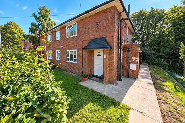 2 Bedroom Flat For Sale In Tinshill Mount, Leeds, LS16