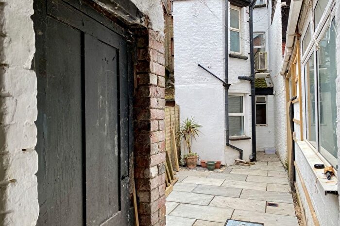 2 Bedroom Maisonette For Sale In A High Street, Ringwood, Hampshire, BH24