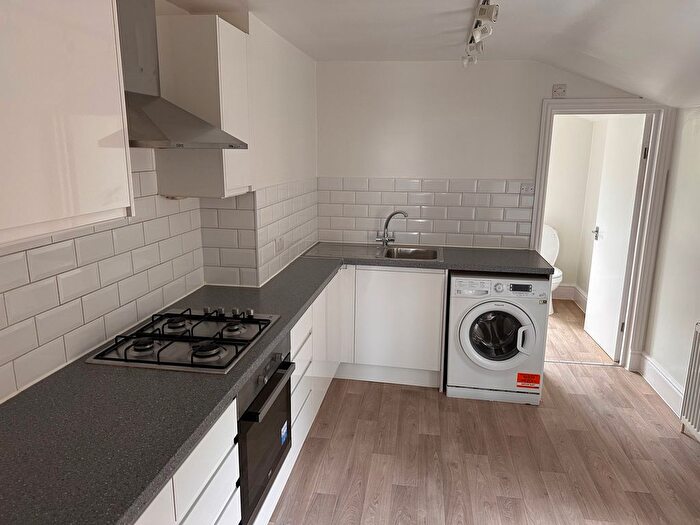 1 Bedroom Flat To Rent In The Pavement, London, SE27
