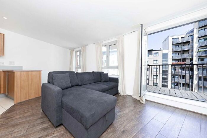 1 Bedroom Flat To Rent In Buckler Court, Holloway, N7