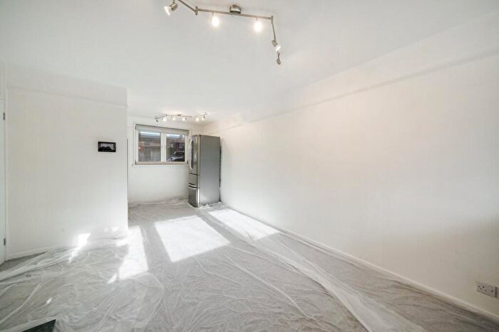 2 Bedroom Flat For Sale In Giffin Street, London, SE8