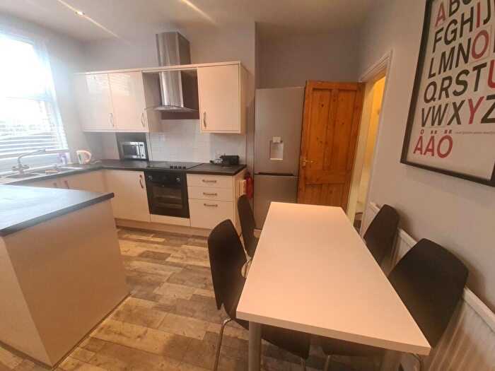 4 Bedroom House To Rent In Knowle Mount, Leeds, LS4