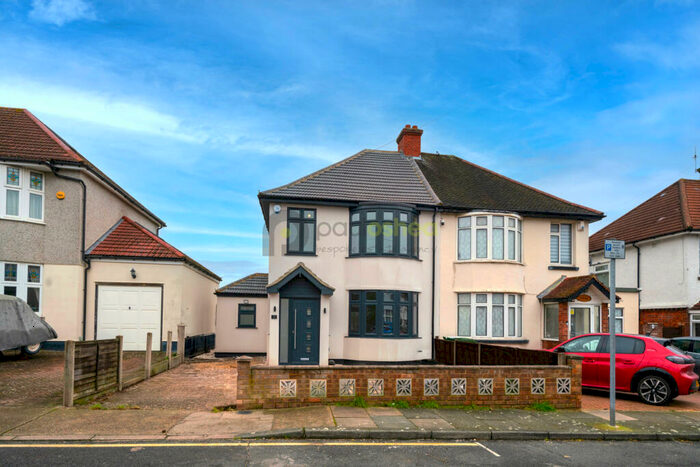 3 Bedroom Semi-Detached House To Rent In St. Quentin Road, Welling, Kent, DA16