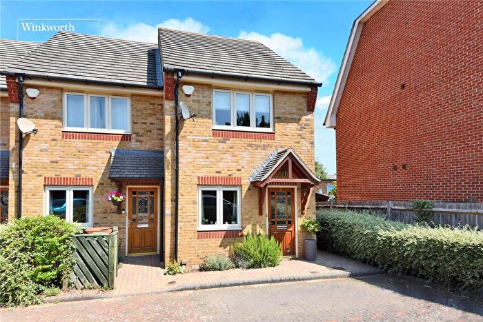 2 Bedroom End Of Terrace House For Sale In Pearing Close, Worcester Park, KT4