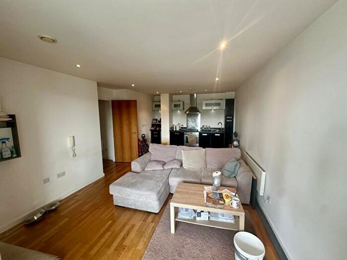 2 Bedroom Apartment To Rent In The Gateway Leeds, LS9