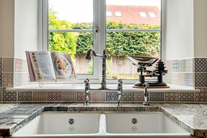 4 Bedroom Detached House For Sale In Picket Piece, Andover, SP11