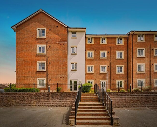 2 Bedroom Flat For Sale In Plantation Close, Bushey, WD23
