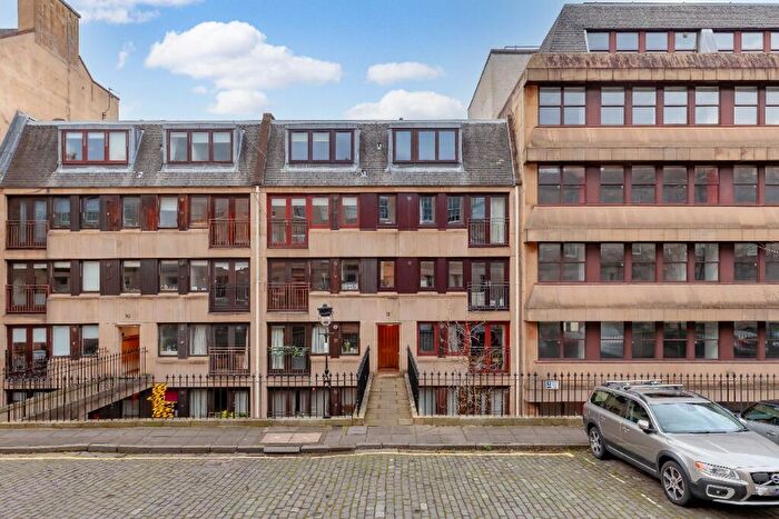 2 Bedroom Flat To Rent In Fettes Row, New Town, Edinburgh, EH3