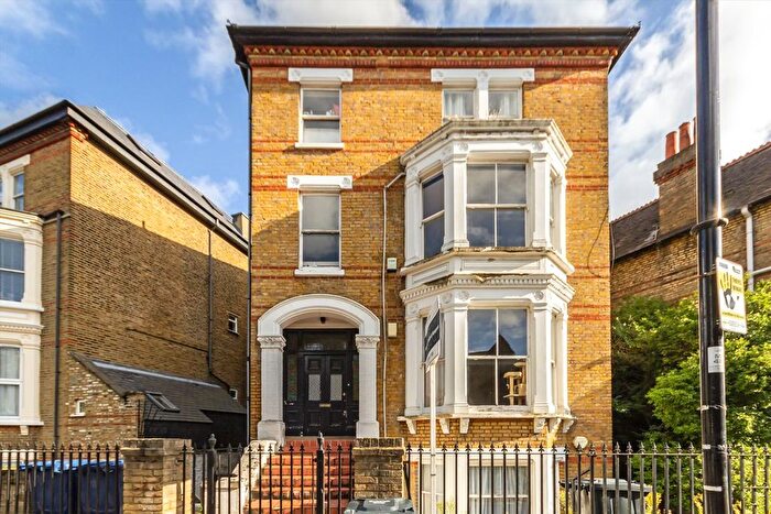 3 Bedroom Flat To Rent In Grange Park, London, W5