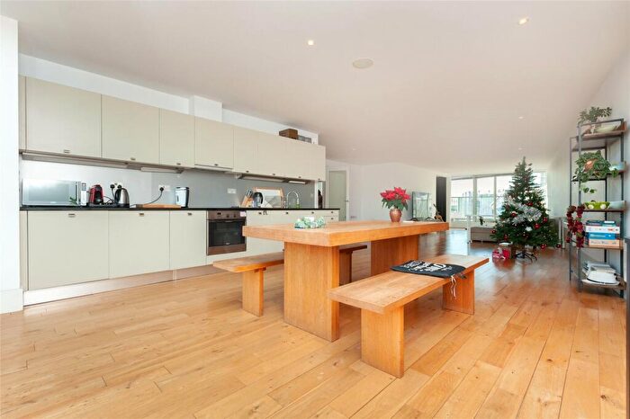 3 Bedroom Flat To Rent In Copenhagen Street, Islington, N1