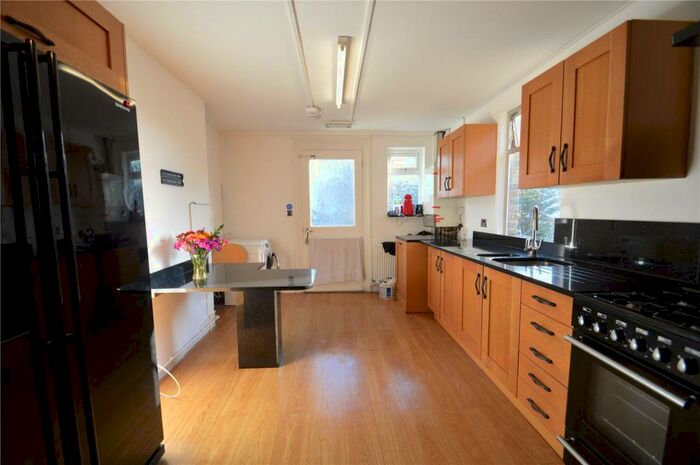 3 Bedroom Maisonette To Rent In Park Street, Slough, SL1